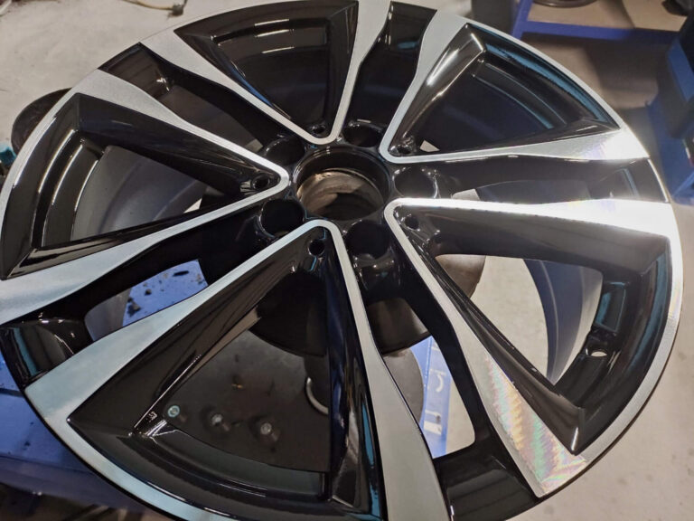 La clinique de la Jante est le service spécialisé d’HCA Concept, dédié à la rénovation de jante aluminium en Loire-Atlantique à Guérande