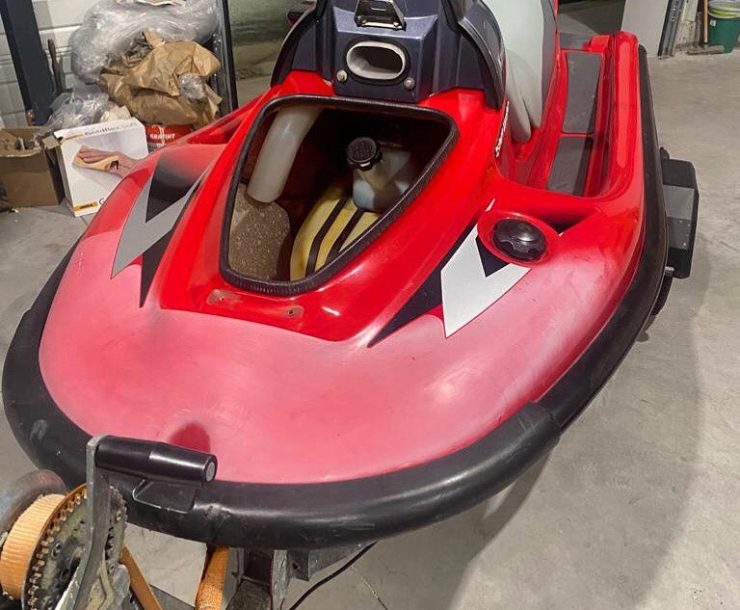 HCA concept Avant Rénovation jet Ski avec 4K et Mad Waxx de Diamand's car Rénovation Jet Ski La Baule Guérande